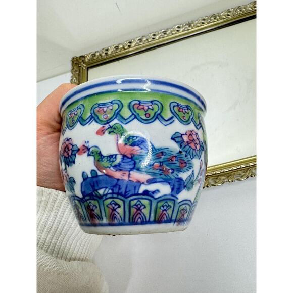 Lovely practical planter with oriental floral peony/lotus design. Jardiniere - Picture 9 of 10